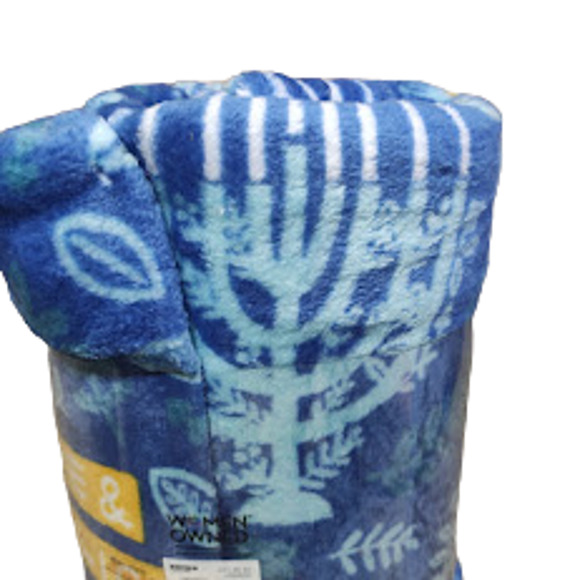 The Big One Oversized Hanukkah Supersoft Plush Throw - Picture 6 of 6